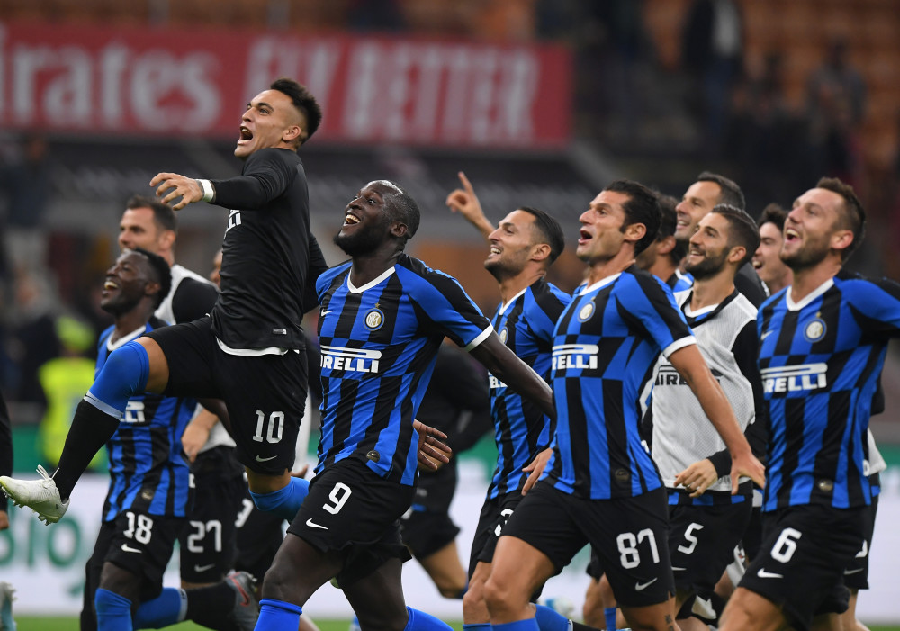 欧冠赛场精彩瞬间：皇马主场2-0取胜,（欧冠经典瞬间：皇马主场2-0告捷）