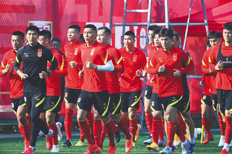 荷甲前瞻：阿贾克斯渐回正轨，费耶诺德伤兵满营愁煞范佩西（荷甲前瞻：阿贾克斯走出低谷，费耶诺德伤病潮令范佩西头疼）