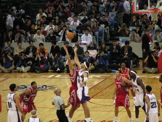 勒沃库森客场3-1狼堡，蒂尔曼传射，霍夫曼、塔普索巴建功（勒沃库森做客3比1力克狼堡，蒂尔曼传射，霍夫曼与塔普索巴破门）