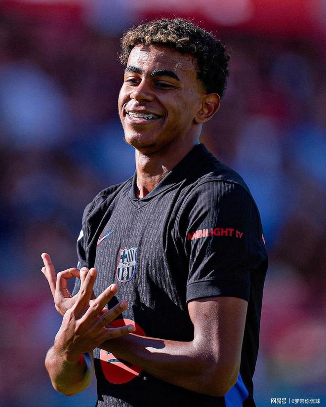 欧冠：巴黎2-1战胜曼联（欧冠赛场，巴黎2比1力克曼联）