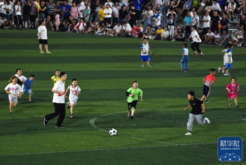 造访迈阿密国际，特雷泽盖晒与梅西合影：毋庸置疑的第一人（探访迈阿密国际，特雷泽盖晒与梅西合影：当之无愧的第一人）