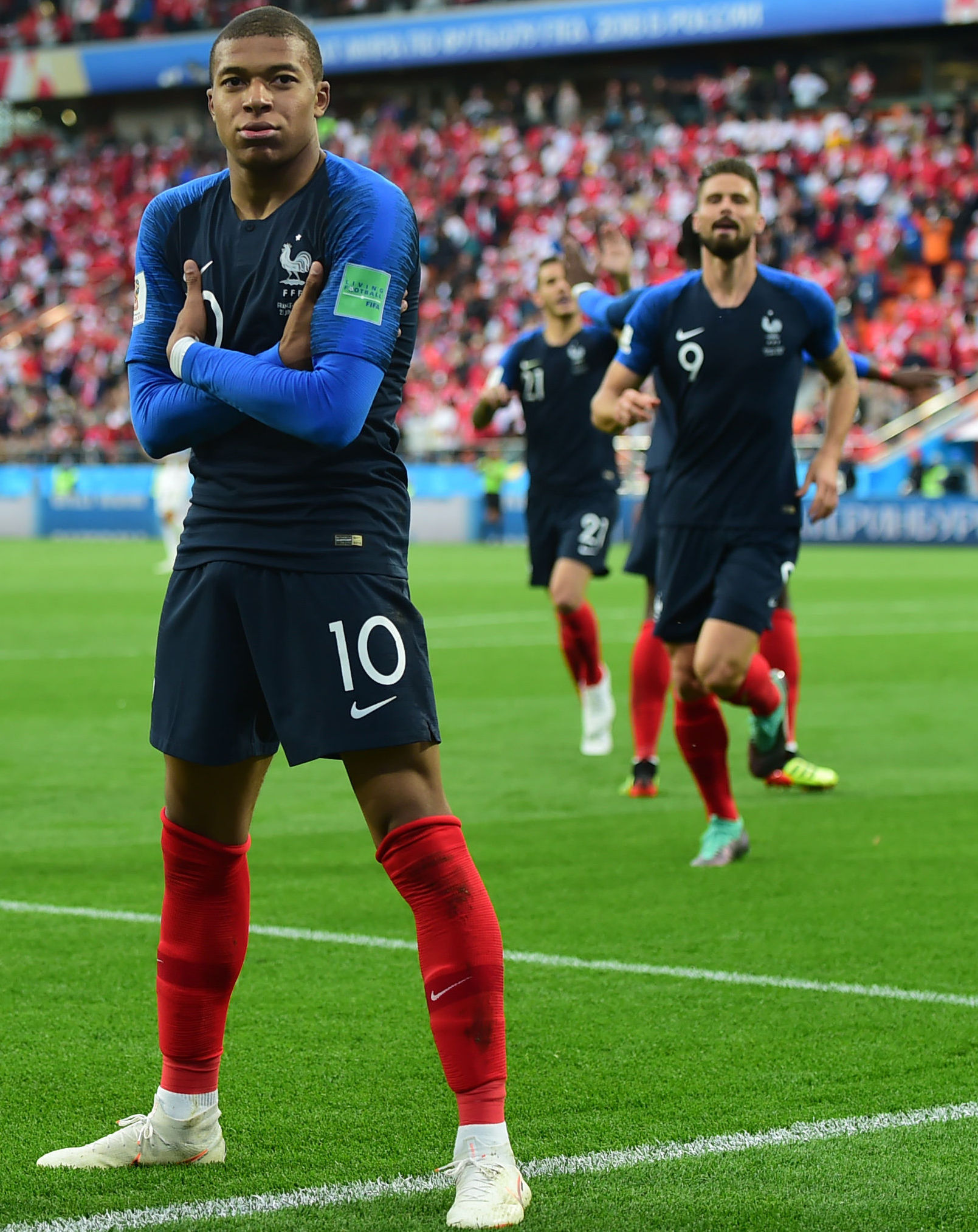 图片报：拜仁飞机因慕尼黑大雾无法起飞，只能去奥格斯堡乘机（图片报：慕尼黑大雾致拜仁无法起飞，转赴奥格斯堡登机）