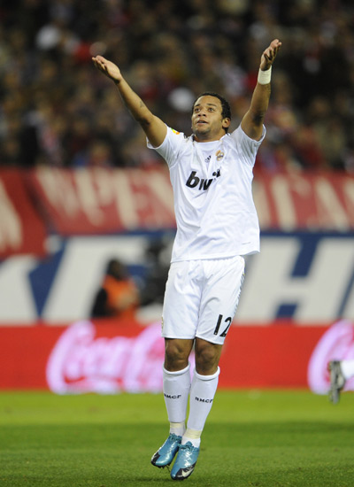 官方：鸟栖砂岩与主帅小菊昭雄续约至26／27赛季结束