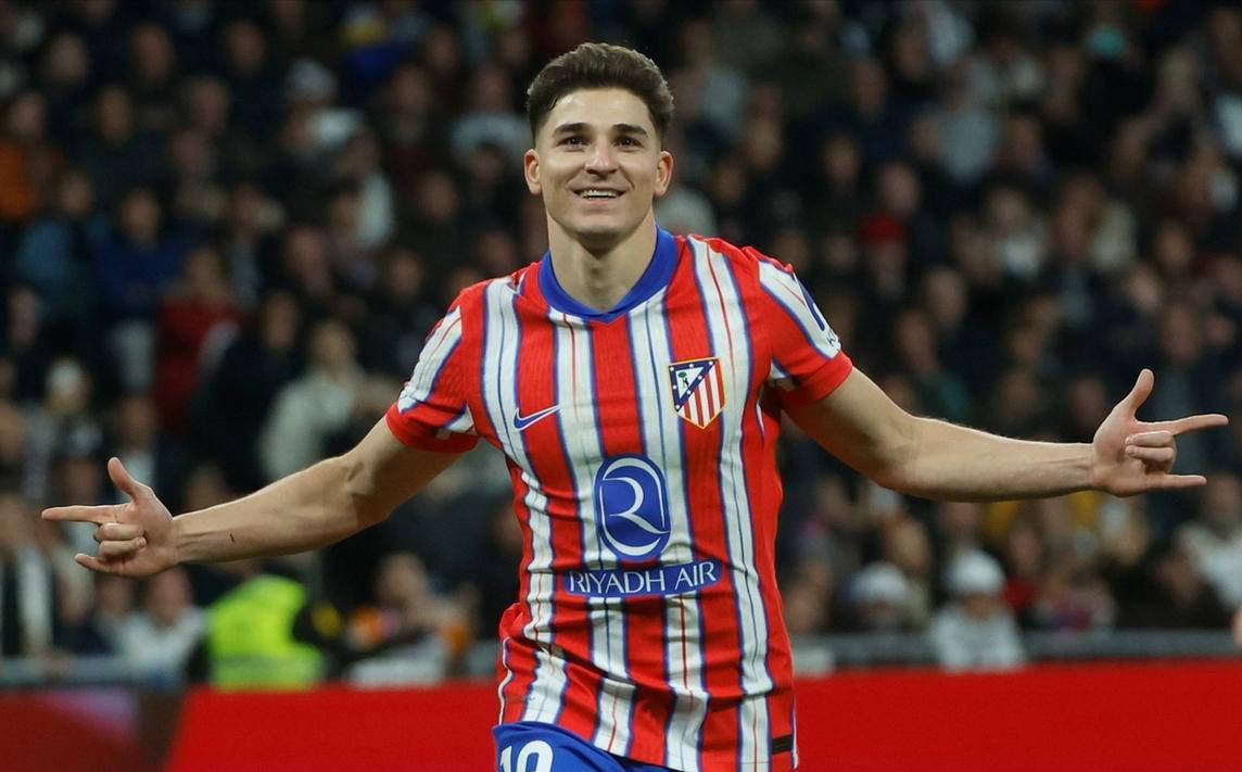 巴萨4人面临黄牌停赛风险：卡萨多、德容、费尔明和亚马尔（巴萨四将接近停赛边缘：卡萨多、德容、费尔明与亚马尔均差一黄）