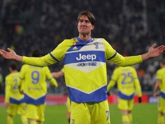 C罗补时进球 上演关键先生（C罗补时破门 再显关键先生本色）