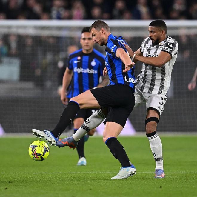 土超豪门官宣新赛季14人！博斯科维奇确定离队，招入刺头补充主攻（土超豪门公布新赛季14人名单：博斯科维奇确认离队，招入争议球员补强主攻）